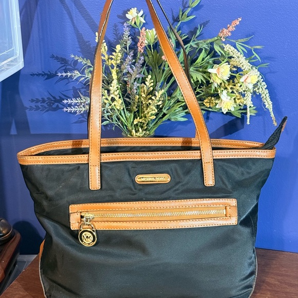 Michael Kors Handbags - Michael Kors Kempton small tote bag in black nylon- EUC- fast shipping